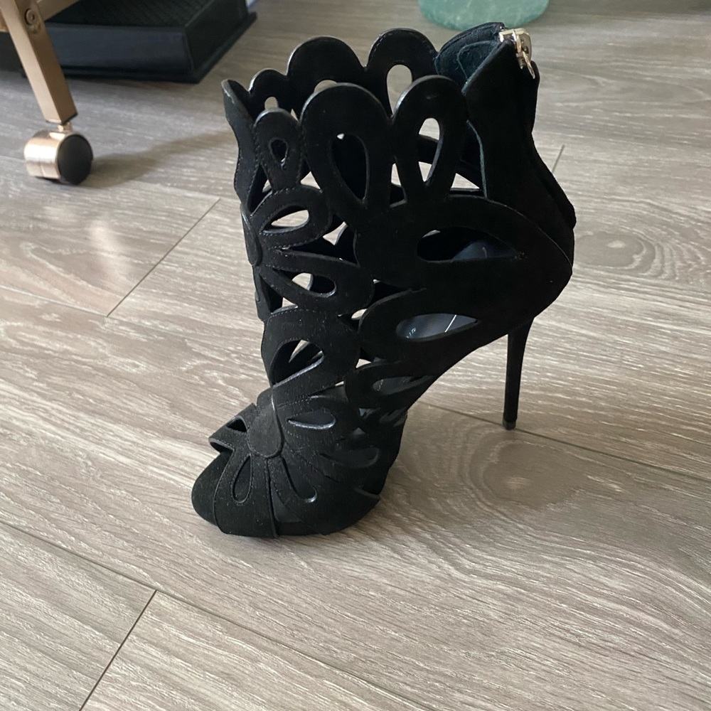 - BRAND NEW GIUSEPPE ZANOTTI heels size 36